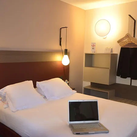 Kyriad Centre - Restaurant Moze 3*
