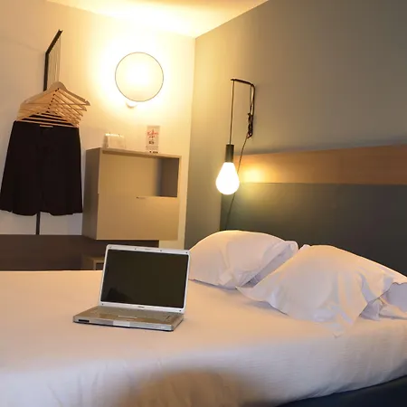 Hotell Kyriad Centre - Restaurant Moze 3*