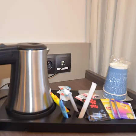 Kyriad Centre - Restaurant Moze 3* メス