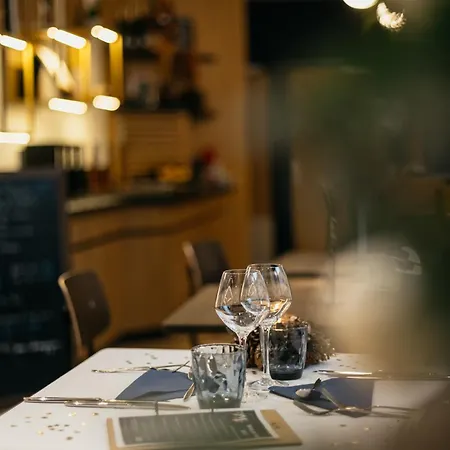 Kyriad Centre - Restaurant Moze 3* メス