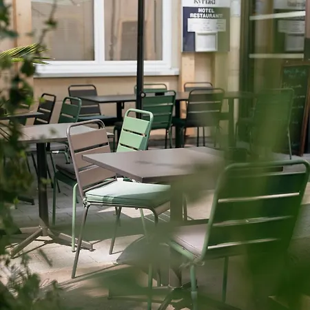 Hotell Kyriad Centre - Restaurant Moze 3*