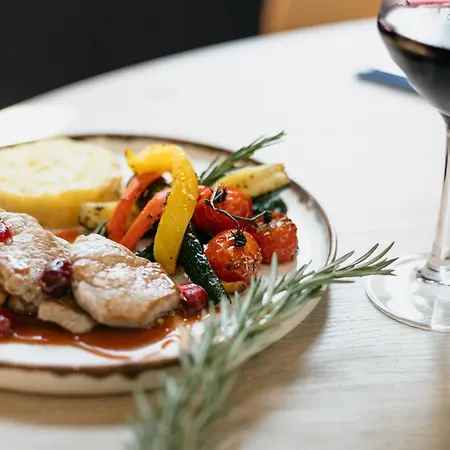 Hotell Kyriad Centre - Restaurant Moze 3*