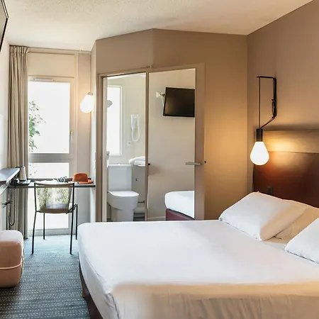 Kyriad Centre - Restaurant Moze Hotel 3*