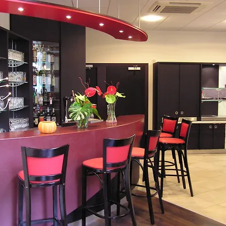 Hotell Kyriad Centre - Restaurant Moze 3*