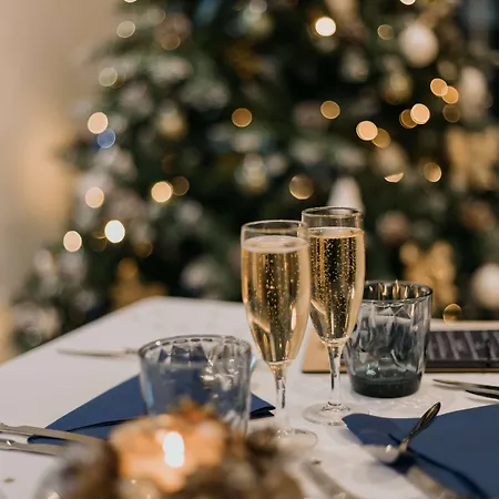 Kyriad Centre - Restaurant Moze 3*