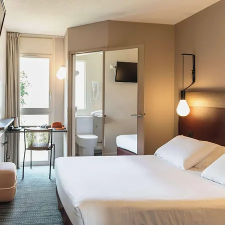 Hotell Kyriad Centre - Restaurant Moze 3*