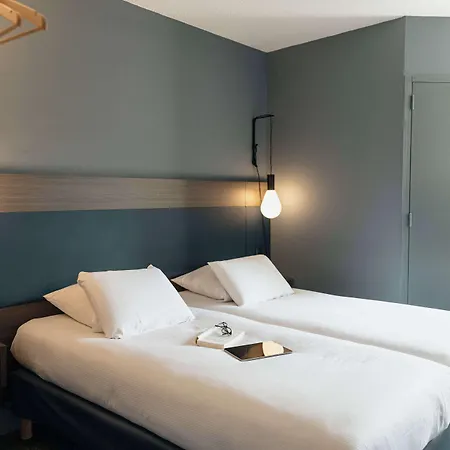 Kyriad Centre - Restaurant Moze Hotel 3*
