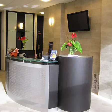Hotell Kyriad Centre - Restaurant Moze 3*
