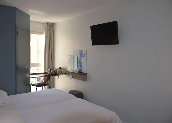 Kyriad Centre - Restaurant Moze Hotel 3*