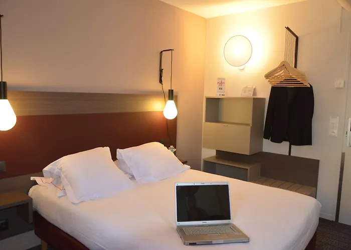 Kyriad Centre - Restaurant Moze 3*