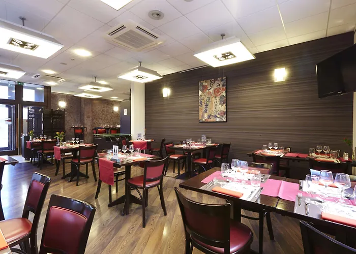 Kyriad Centre - Restaurant Moze Hotel 3*