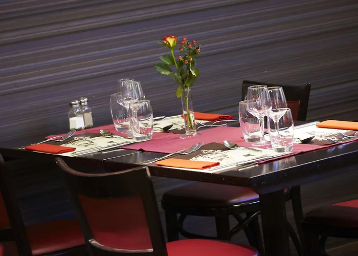 Kyriad Centre - Restaurant Moze Hotel