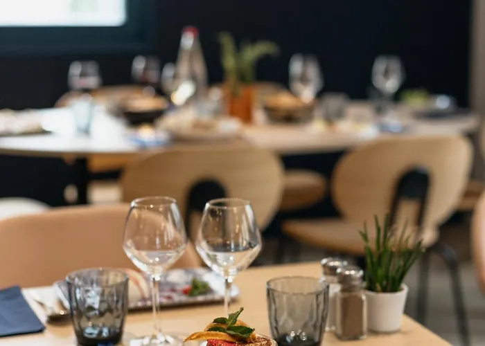 Kyriad Centre - Restaurant Moze 3*