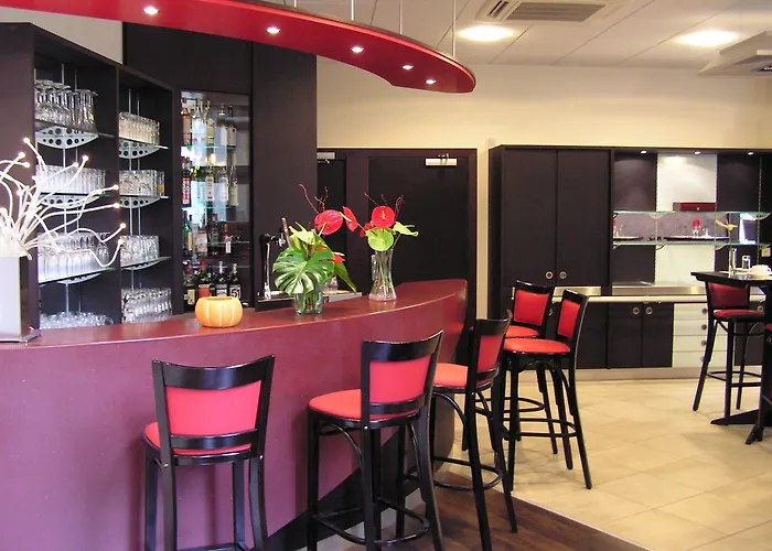 Отель Kyriad Centre - Restaurant Moze 3*