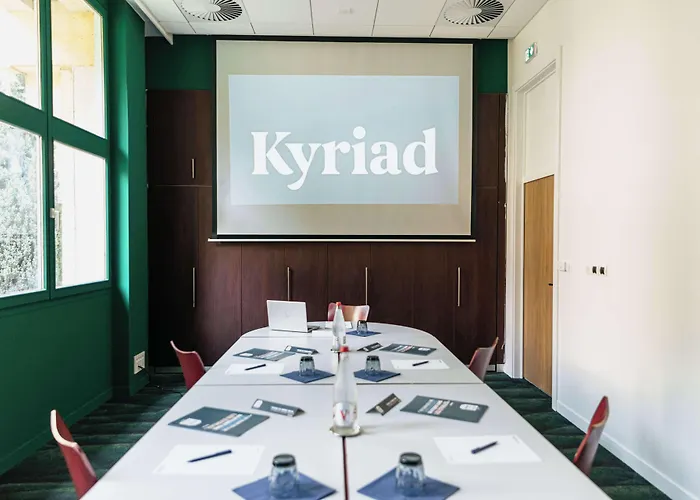 Kyriad Centre - Restaurant Moze Отель